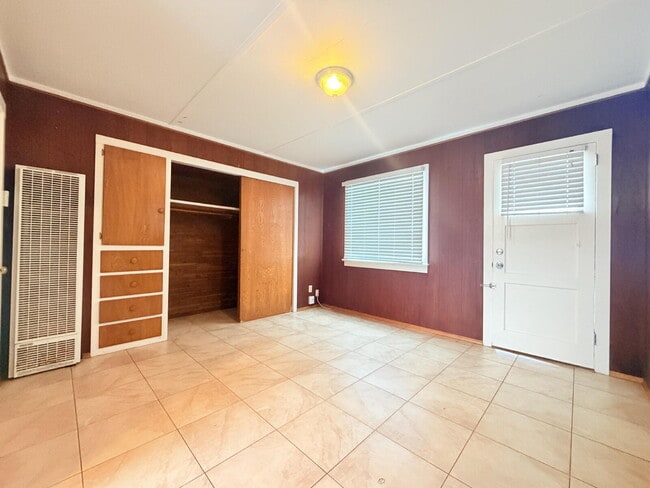 Building Photo - !!! OPEN HOUSE !!! - Sunday 3/29 - 12:00pm to 4:00pm Unit 19