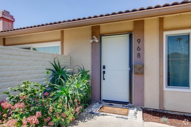 Building Photo - Single Level Condo in Lake San Marcos