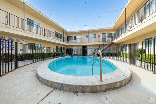 Pool - The Canyons at Santa Clarita Apartments