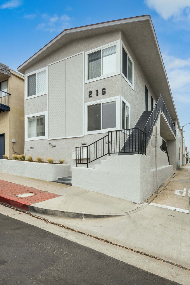 Front of Building - 216 Rosecrans Ave Apartments Unit A