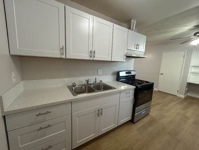 Photo - 409 N Los Robles Ave Unit 2