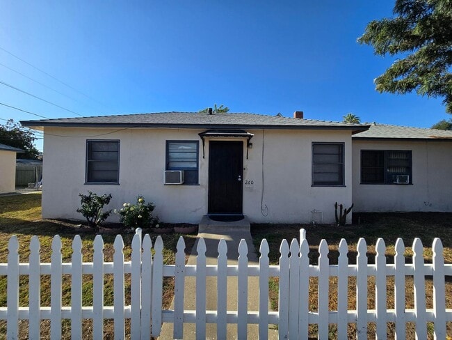 Building Photo - Pershing Duplex Unit 260 W 18th St