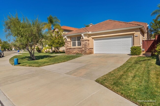 Photo - 575 Chesterfield Cir