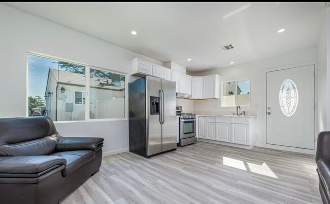 Photo - 6511 Clybourn Ave Unit 6513