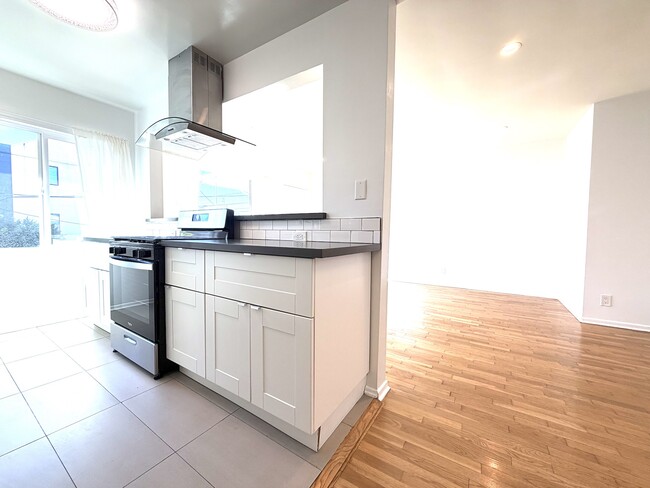 Photo - 2001 Preuss Rd Unit 2009 10Z