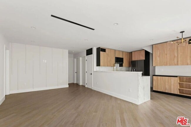 Building Photo - 1450 S Crescent Heights Blvd