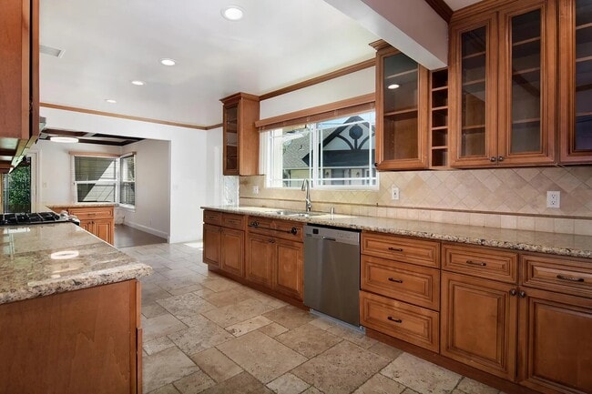 Photo - 17601 Tarzana St