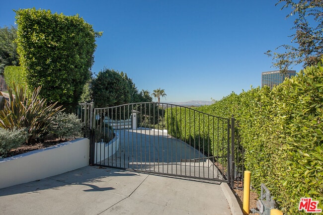 Photo - 3751 Multiview Dr