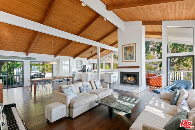 Photo - 4262 Avenida De La Encinal