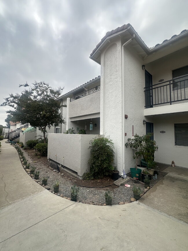 Building Photo - $2,700 Beautiful 2-Bedroom, 2-Bathroom Condo Near Lake Murray! Unit #6