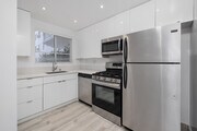 1BR, 1BA - 850SF - Kitchen - 10401 Wilshire