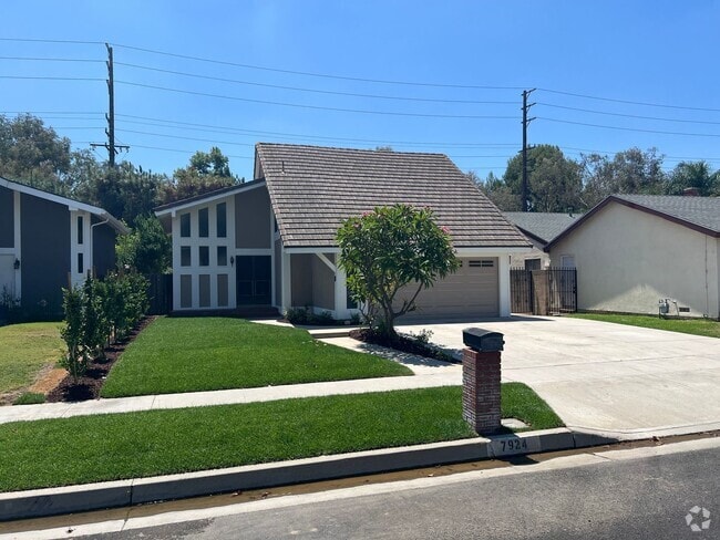 Building Photo - Beautiful 3 Bed 2.5 Bath Anaheim Hills Home