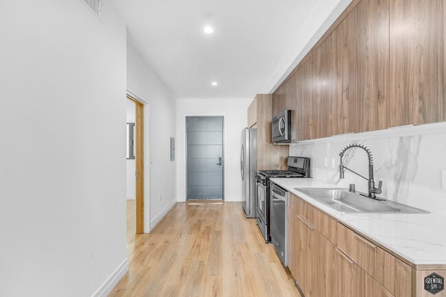 Photo - Citrine Hollywood