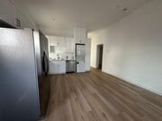 Photo - Looking for comfort, privacy, and modern l... House