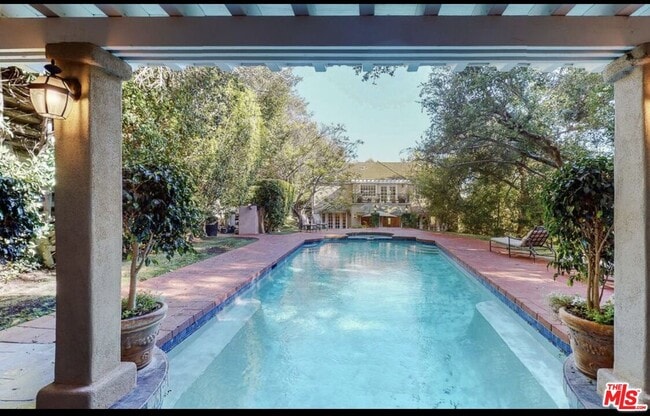 Photo - 898 N Bundy Dr