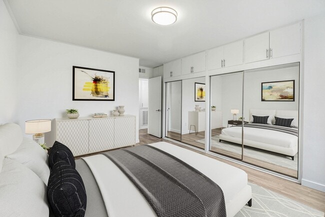 Photo - Balboa Court