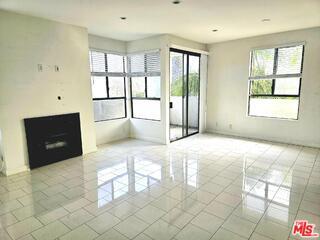 Building Photo - 12115 San Vicente Blvd