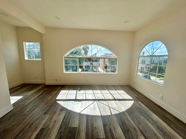 Photo - 4043 1/2 W 21st St Unit 4043  half