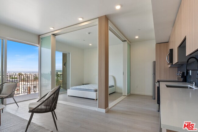 Photo - 1124 Normandie Ave