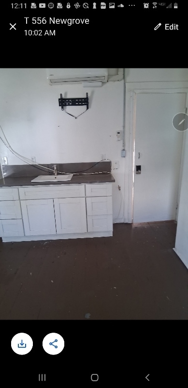 Building Photo - 558 W Newgrove St Rental