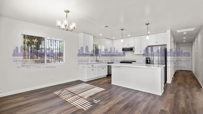 Photo - 531 E 15th St