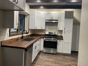 Photo - Fabulous mountain retreat freeway close! House