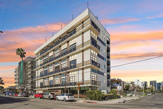 Building Photo - Brand-New Koreatown Modern Lofts | Rooftop Views | 6 Weeks Free Unit 501
