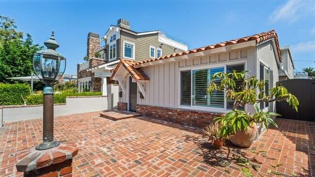 Photo - Larkspur Duplex Unit 304