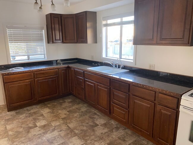 Building Photo - 2108 Marshallfield Ln