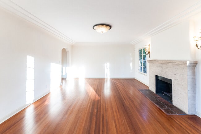 Photo - 1064 S Genesee-