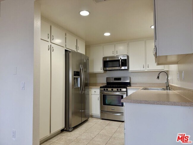 Photo - 1348 E Hillcrest Dr Unit 69