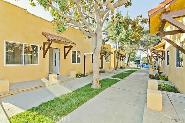 Photo - 626 W 59th Pl