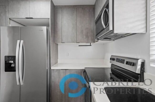 4121 1/2 Kansas Street - 4121 1/2 Kansas Street