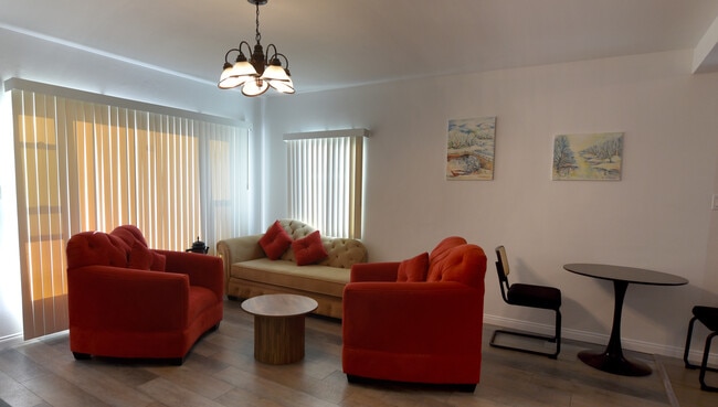 Photo - 723 S Louise St