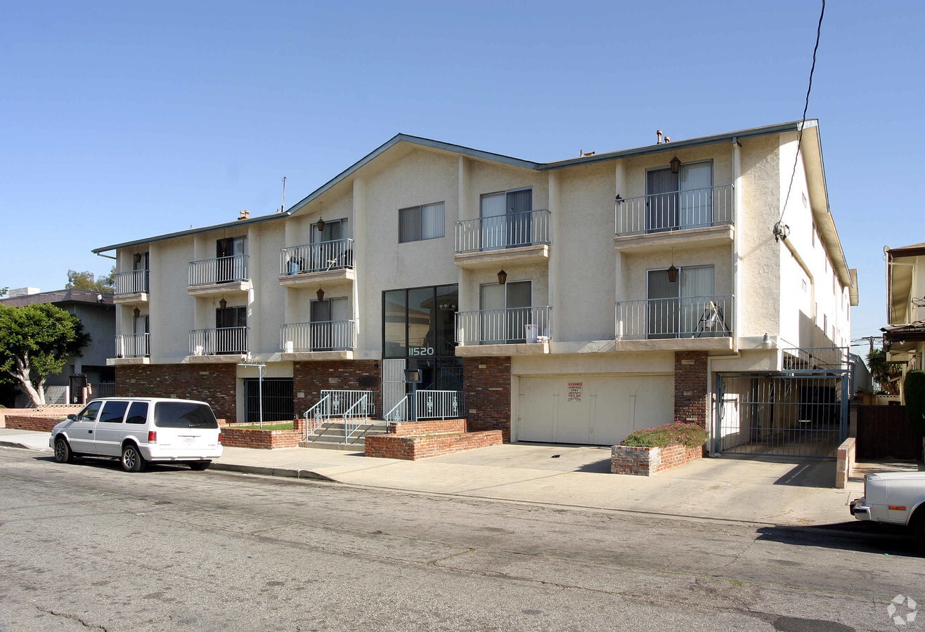 11520 Menlo Ave - 11520 Menlo Ave