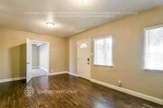 Photo - 1107 W M St House