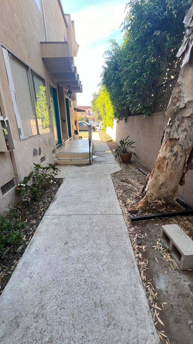 Photo - 3562 Mentone Ave Unit #2