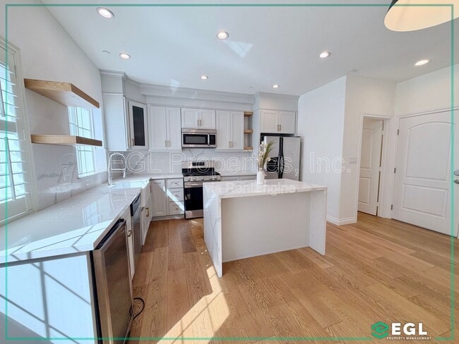 Photo - 1521 S Hayworth Ave Unit 102