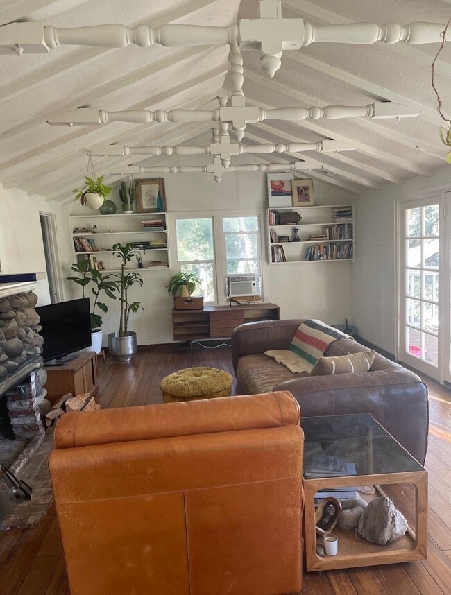 Building Photo - 1279 Oakwood Dr