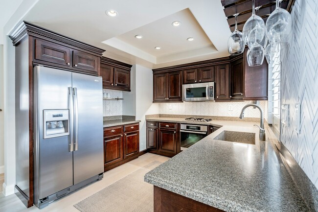 Building Photo - 815 W 15th St