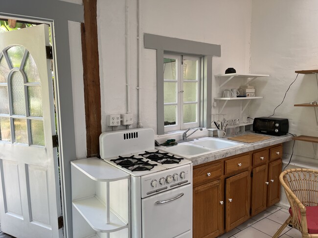 Photo - 3534 Fernwood Ave