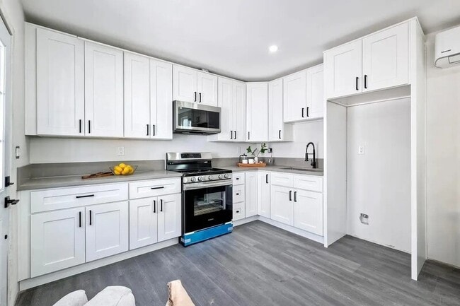 Photo - 1059 Emory St Unit 2