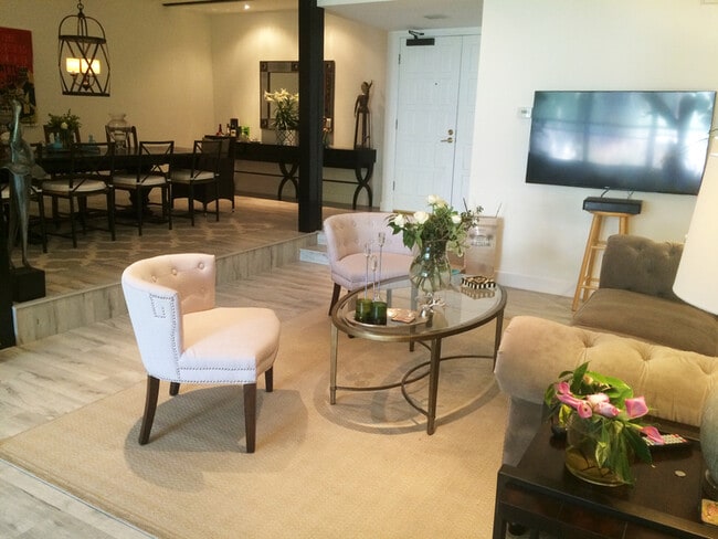 Building Photo - 14144 Dickens St Unit 105