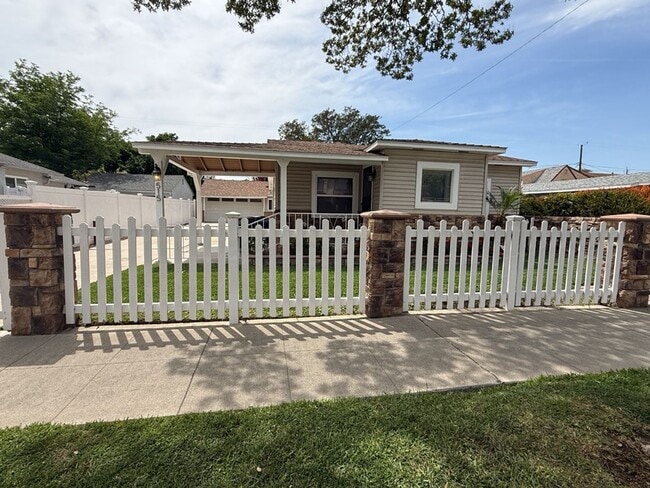 Building Photo - 3 brd, 1 bath located in the Chandler Bike Path Neighborhood
