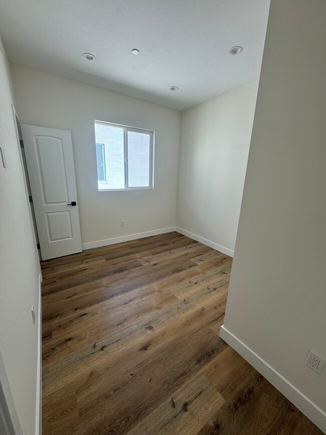 Photo - 5875 Towne Ave