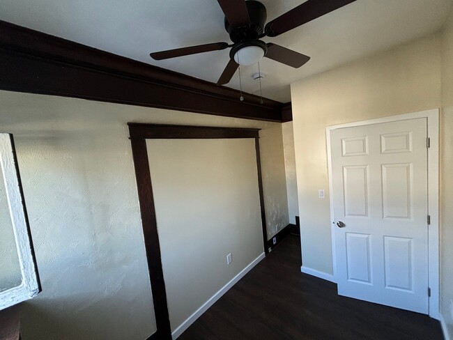 Photo - 526 W 49th St