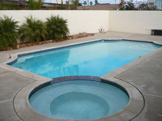 Photo - 4 Bed, 2.5 Bath House w/2-Car Garage & Pool