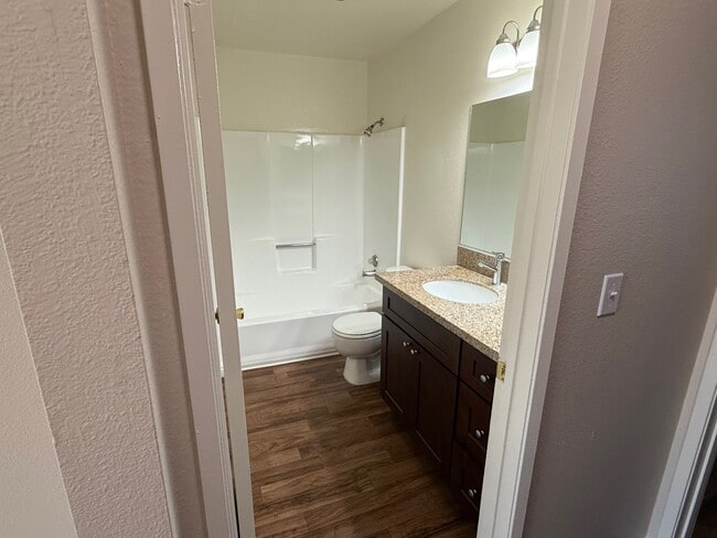 Photo - Emerald Court Apartments