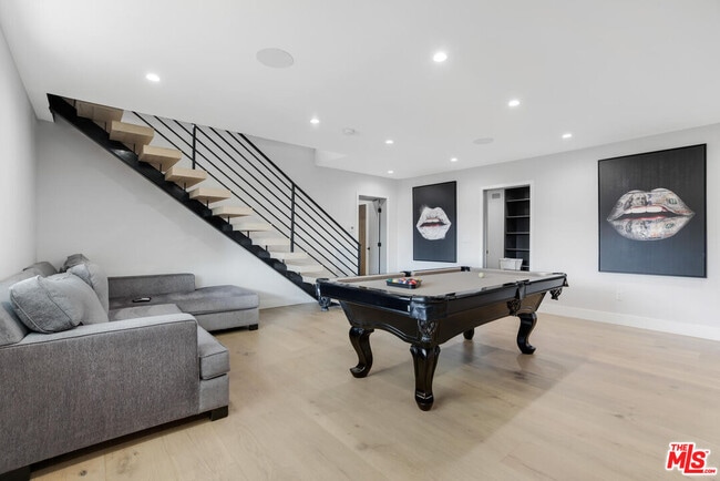 Photo - 2515 Thames St