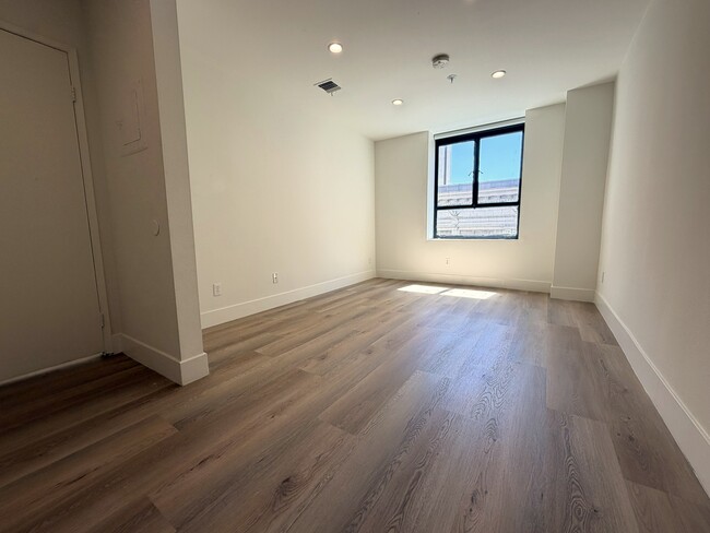 Primary Bedroom - Premiere Towers